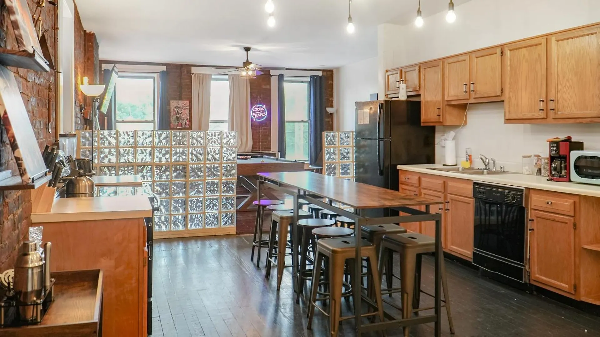 Downtown Loft Sleeps 6 - Pool Table Shuffleboard Villa Louisville Holiday home